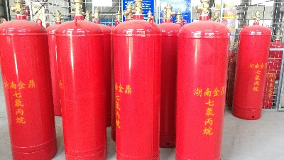 <i style='color:red'>七氟丙烷灭火剂</i>在瓶组中的储存是液态还是气态？